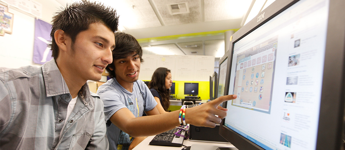 Which digital tools help students pursue higher education?