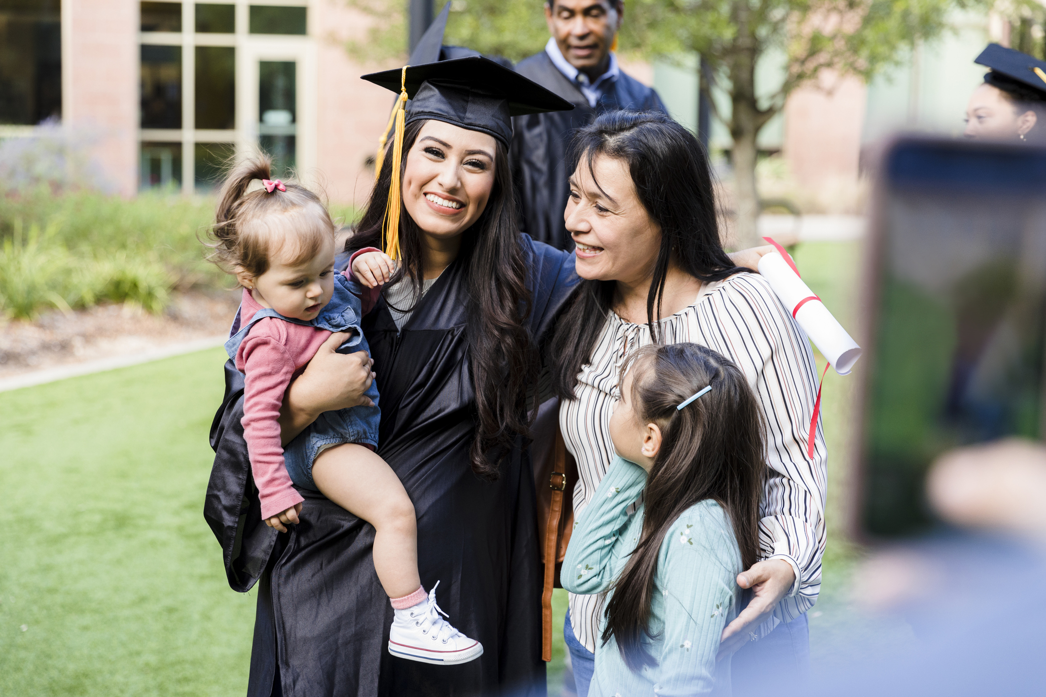 USC’s Pullias Center to Focus on Support Systems for Student Parents with New Grant from Leonetti/O’Connell Family Foundation